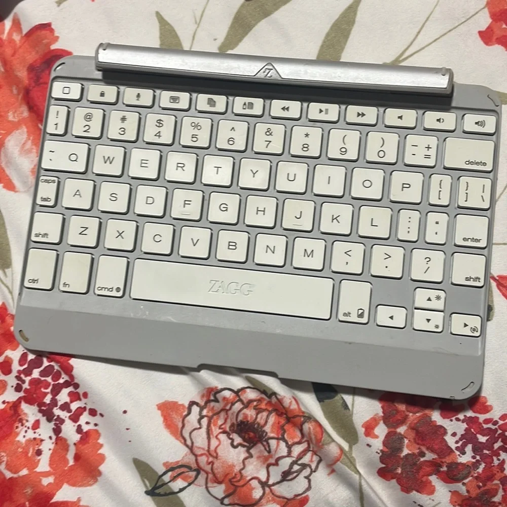 Tablet Bluetooth keyboard